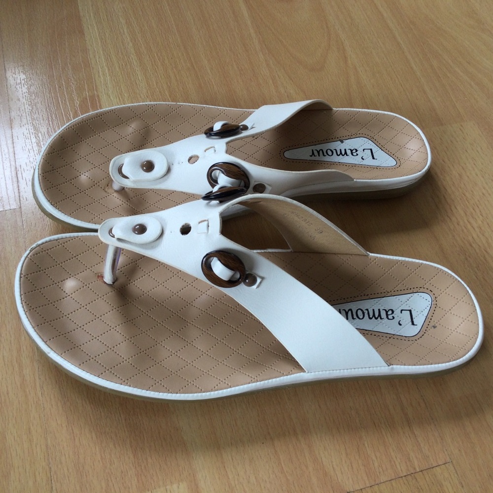 White Sandals  L' Amour Size 39 Dressy  Leather